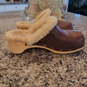 UGG Leather and sheerling clogs